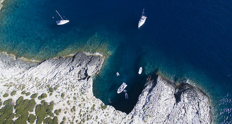 Kristallklart vatten i Kroatien